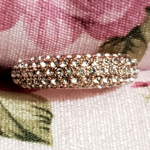 Rose gold band ring with zircon stones size 6. - Picture 1 of 4